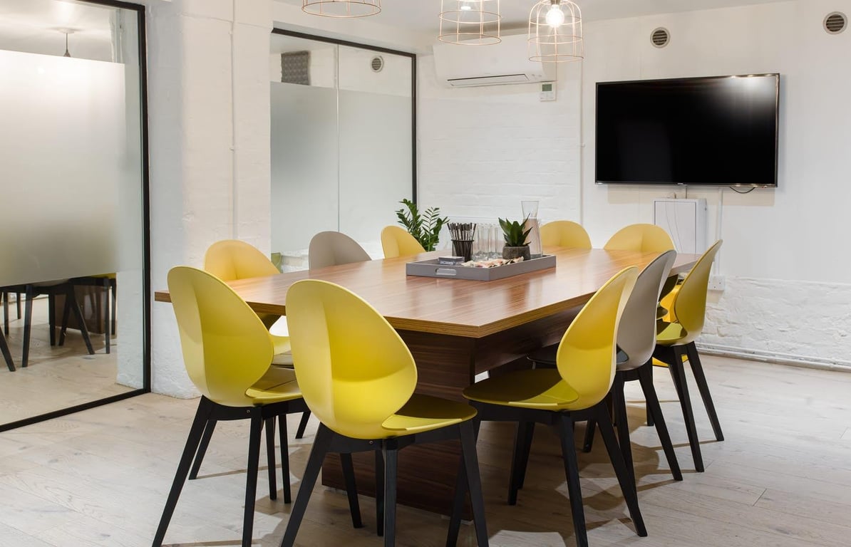 An interior shot of Uncommon - Highbury & Islington MR1