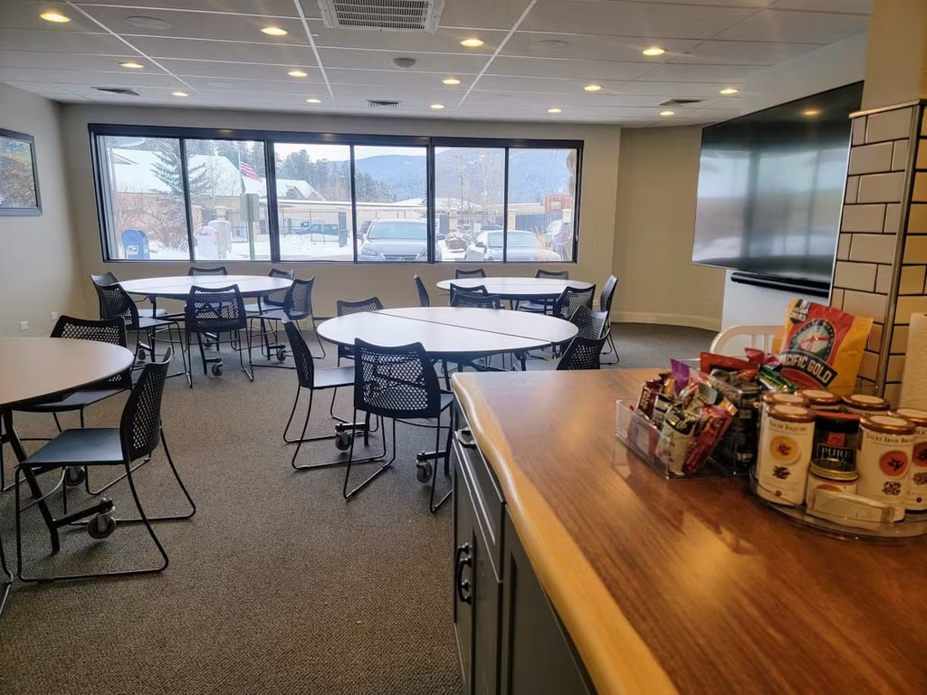 An interior shot of Bergen Peak 24-person Meeting Room