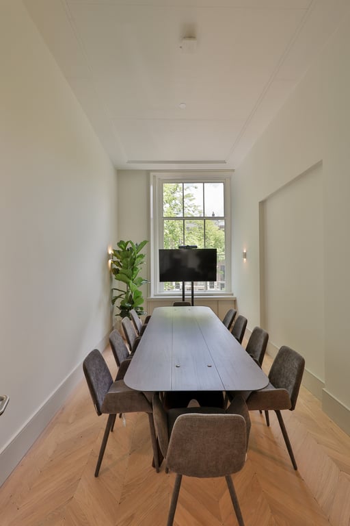 An interior shot of Linge Meeting Room (10-person)