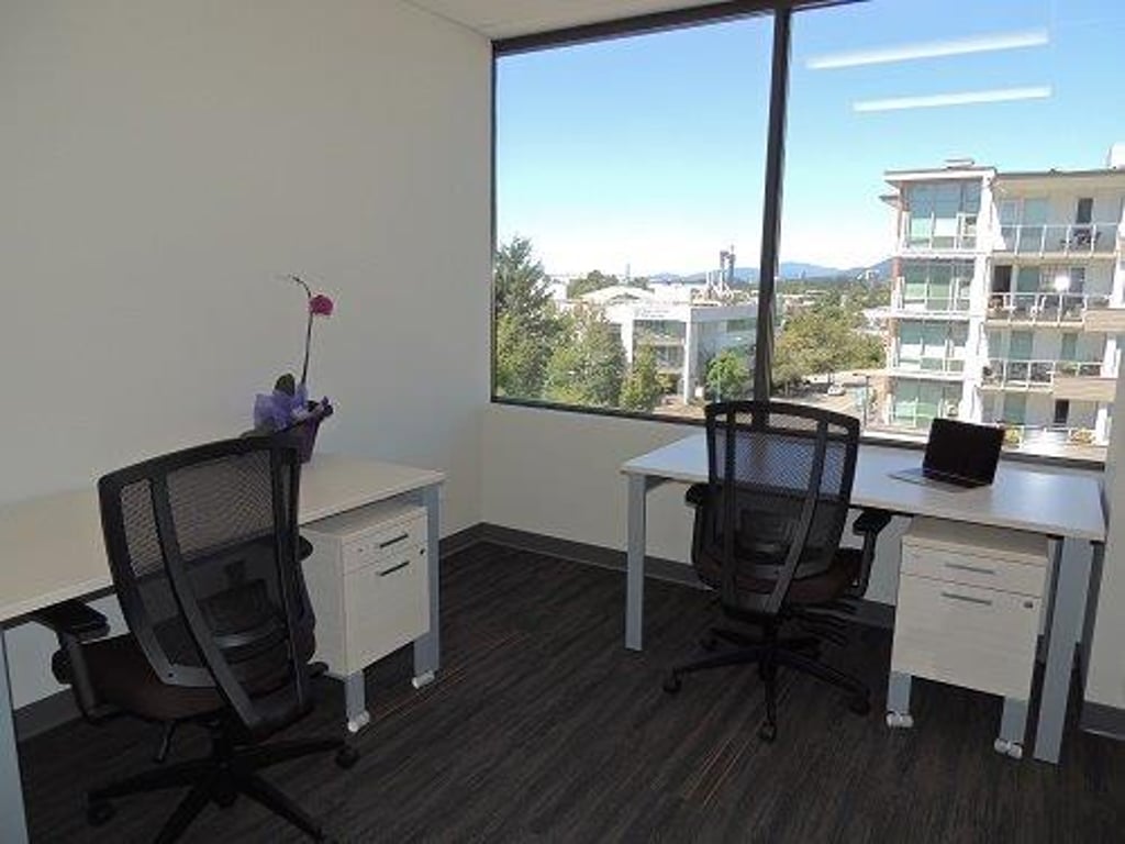 #533 - PRIVATE 3 PERSON WINDOW OFFICE FOR RENT