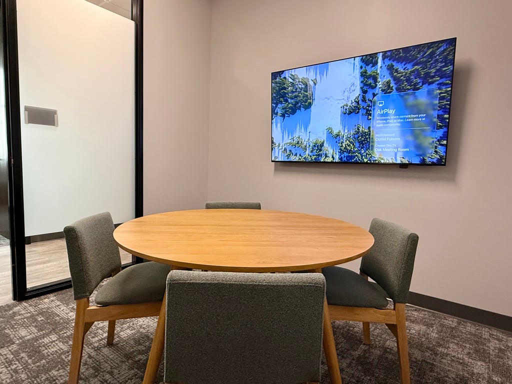 An interior shot of Oak Meeting Room