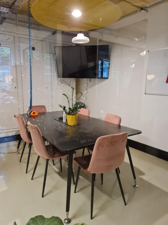 An interior shot of Meeting Room R2