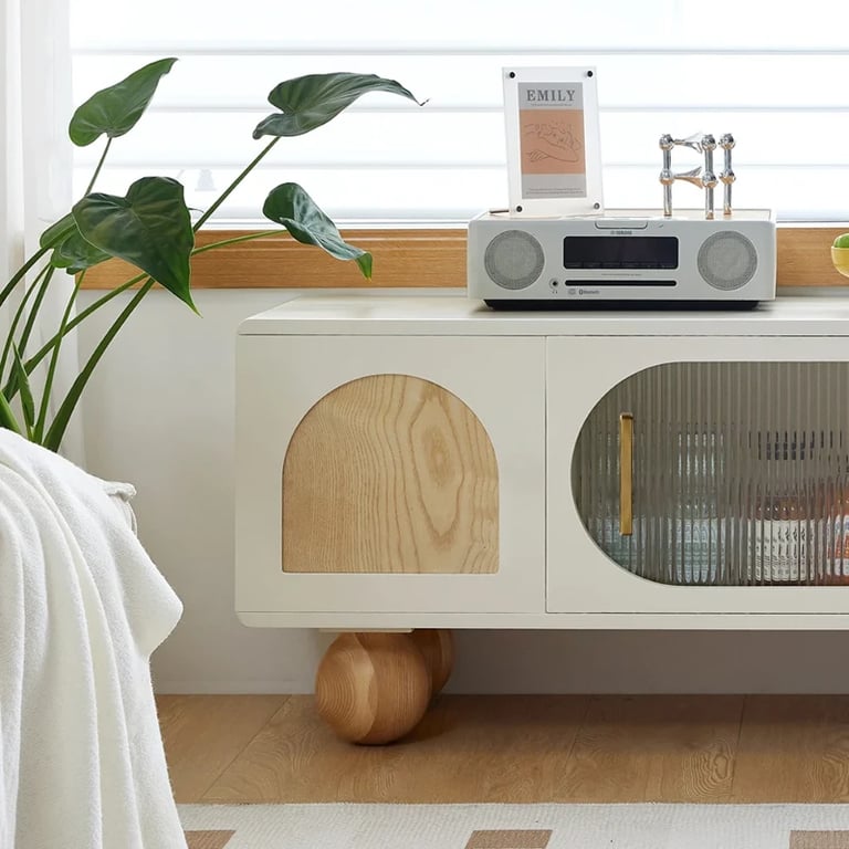 صورة وحدة التلفاز لونيڤا آرتش – تفاصيل منحنية وأناقة الزجاج