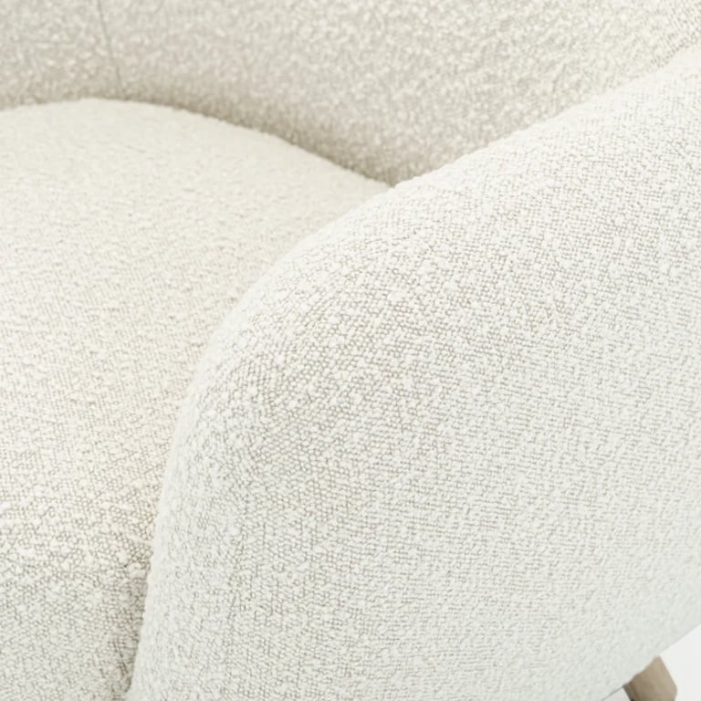 صورة كرسي لوڤيا المُدمج – خشب طبيعي بانحناءات ناعمة