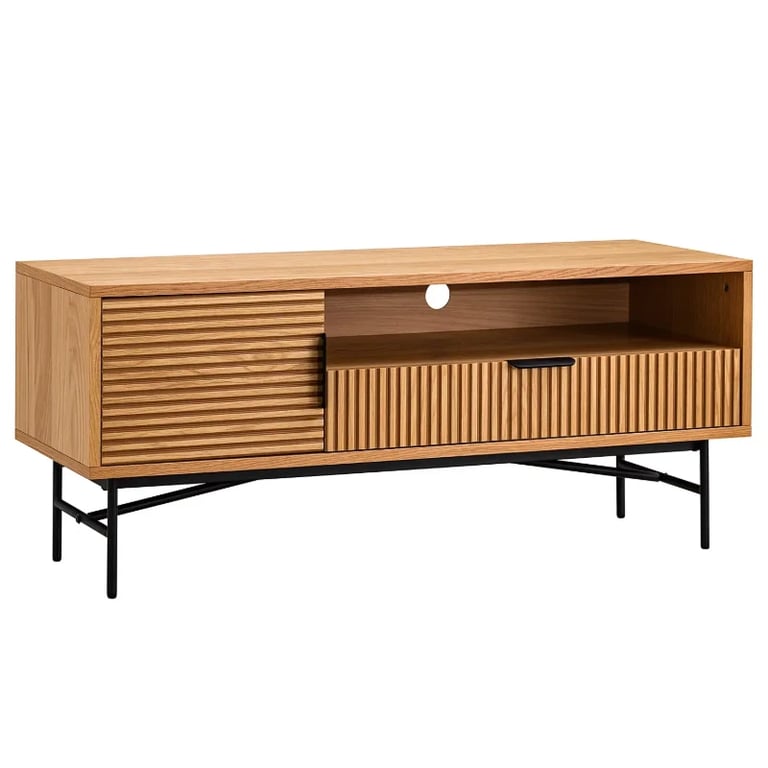 صورة زارو – طاولة تلفاز من خشب طبيعي بتفاصيل مفرغة وقاعدة معدنية