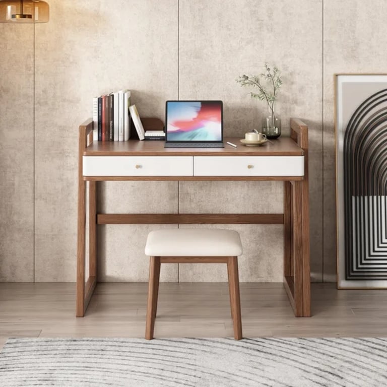 صورة سيڤيرا – مكتب خشب طبيعي بتصميم قابل للسحب والتوسيع