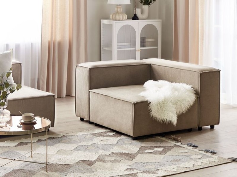 صورة كرسي لاتويا المفرد – وحدة جلوس مبطنة بلمسات من الخشب الطبيعي