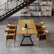 صورة سيبار طاولة طعام سطح خشبي مع أرجل معدنية