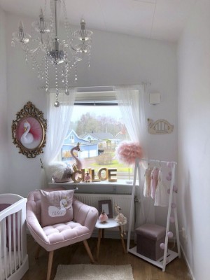 صورة كرسي ميلو بحواف مستديرة – تنجيد ناعم وأرجل خشبية