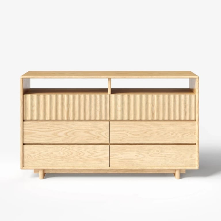 صورة ميريلّا – كومود من الخشب الطبيعي بـ 8 أدراج بتصميم عصري مخدّد