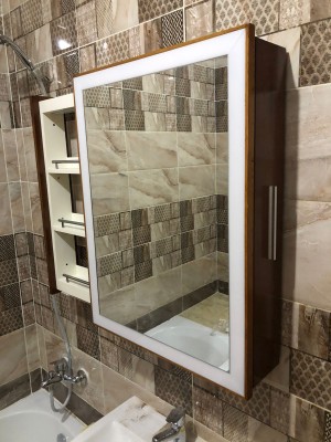 مرايا مضيئة بوحدات تخزين خلفية متحركةبني