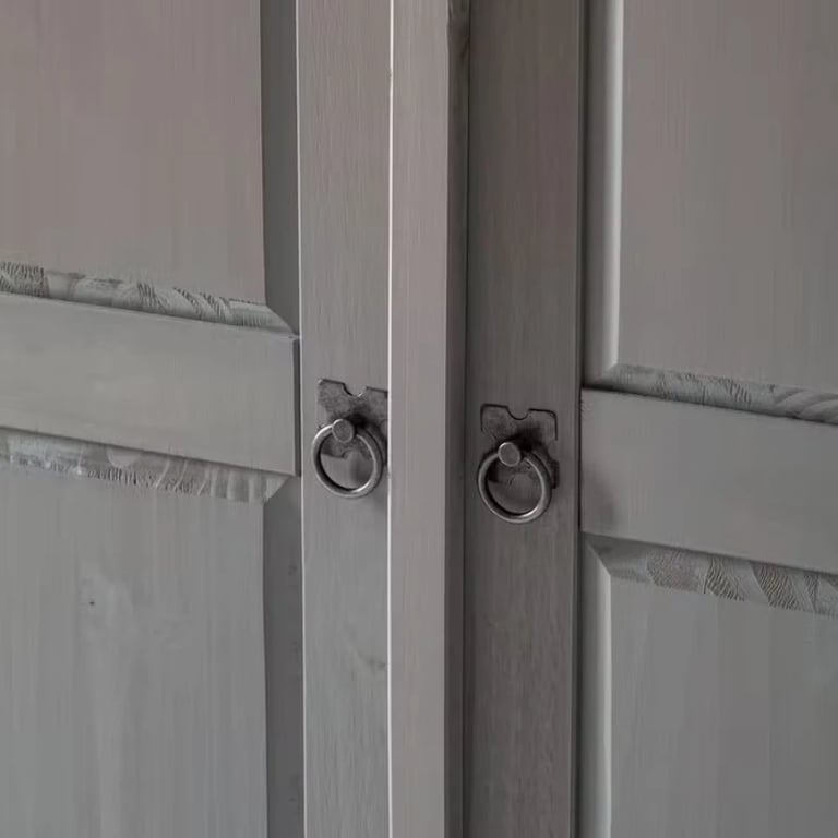 صورة دولاب فينكا خشب طبيعي