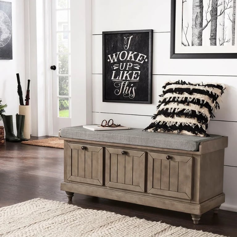 صورة جرانجر – مقعد تخزين من الخشب الطبيعي مع وسادة علوية