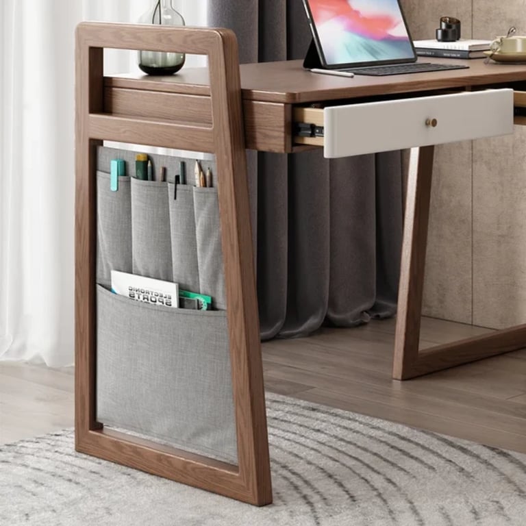 صورة سيڤيرا – مكتب خشب طبيعي بتصميم قابل للسحب والتوسيع