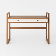 صورة سيڤيرا – مكتب خشب طبيعي بتصميم قابل للسحب والتوسيع