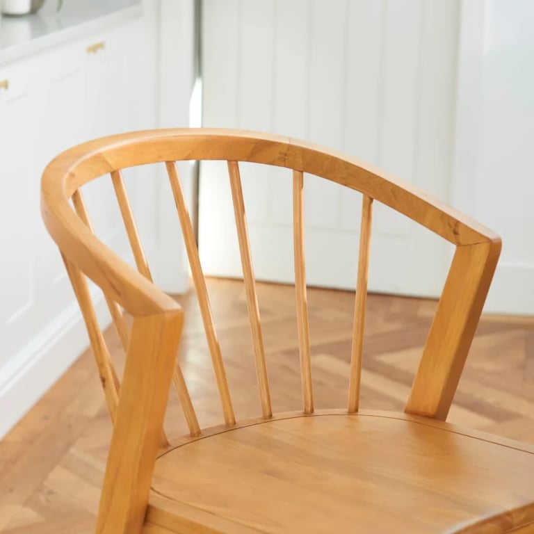 صورة كرسي كونتر نورلاند من الخشب الطبيعيّ