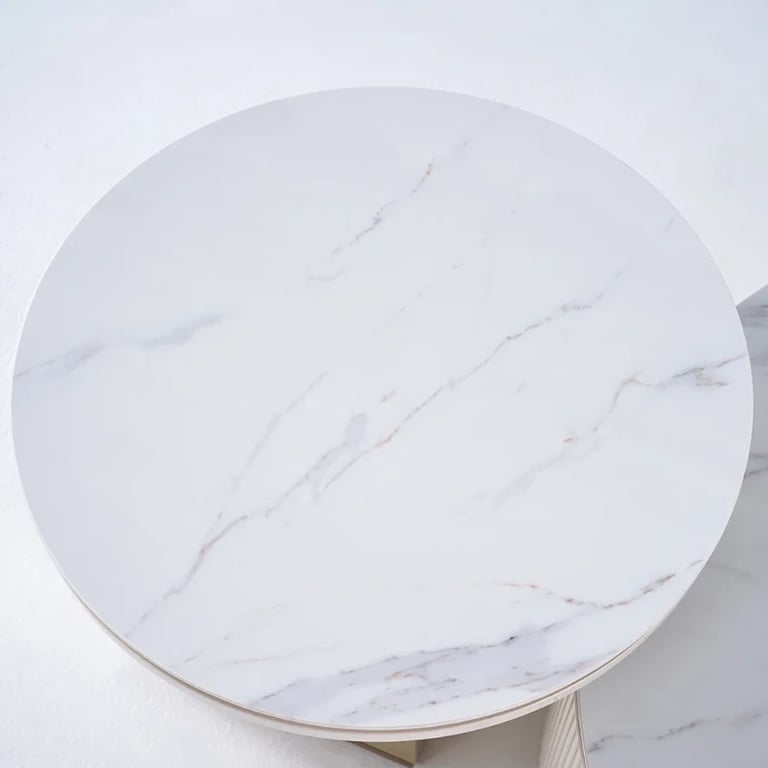 صورة طقم طاولات فيلميرا لوكس – أناقة ذهبية تلتقي بسحر الخشب الطبيعي