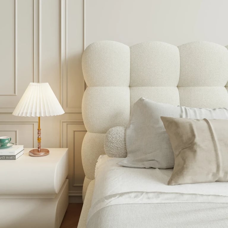 صورة السرير المُنجّد “كلوديل” بقاعدة من الخشب الطبيعي – بتصميم منحنيات ناعمة