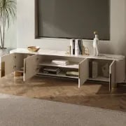 صورة ڤيلورو – وحدة تلفزيون بخشب طبيعي مخطط مع لمسات ذهبية وأناقة الرخام