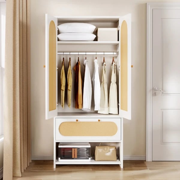 صورة دولاب حديث خشب طبيعي مع راتان -باچيرو