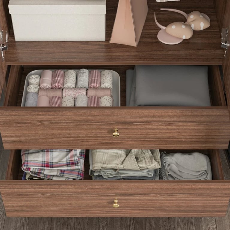 صورة دولاب خشب طبيعي مع مرآة - ميرامير