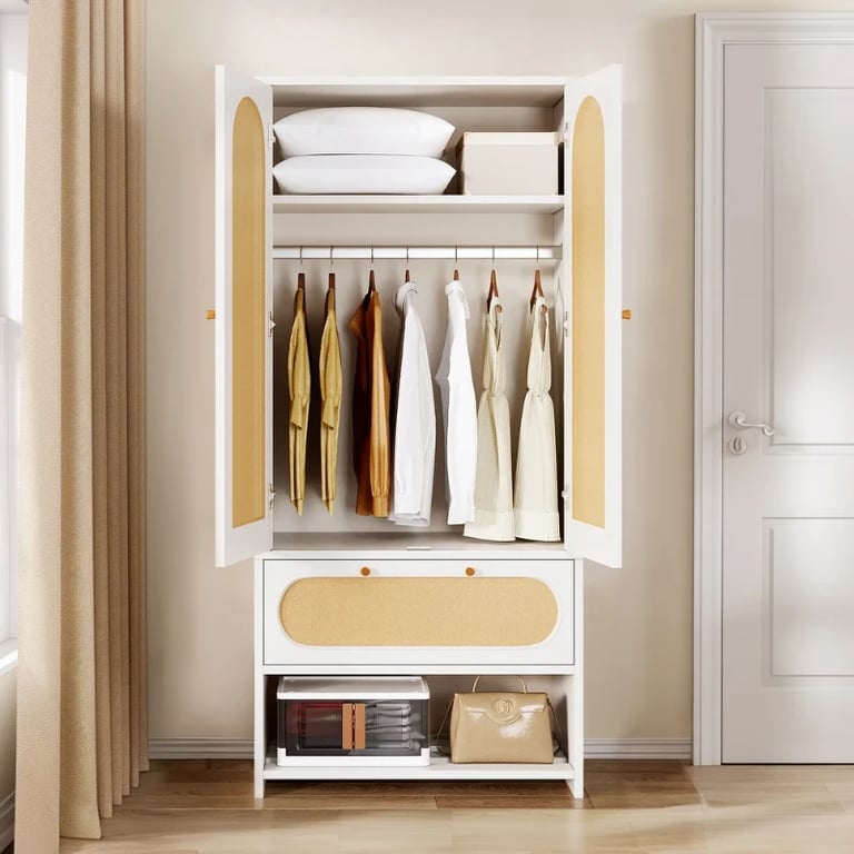 صورة دولاب حديث خشب طبيعي مع راتان -باچيرو