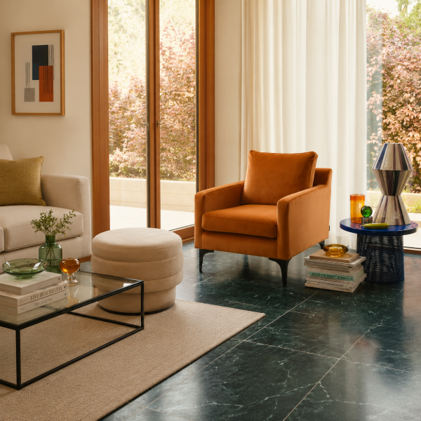 Elvio Classic Chair – Simple Comfort with Timeless Lines