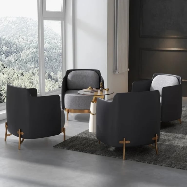 صورة كرسي ديبورا بذراعين – تصميم أنيق بقاعدة خشب طبيعي