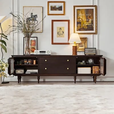 صورة طاولة تلفزيون جليم – خشب طبيعي بسطح زجاجي وأدراج ورفوف