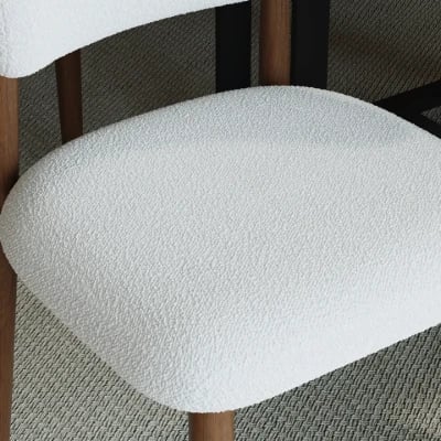 صورة كرسي الطعام إليو بظهر منحني – تصميم أنيق من الخشب الطبيعي المعالج