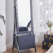 صورة كولين خزانة اكسسوارات ومجوهرات مع مرآة مضيئة