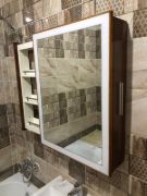 مرايا مضيئة بوحدات تخزين خلفية متحركةبني