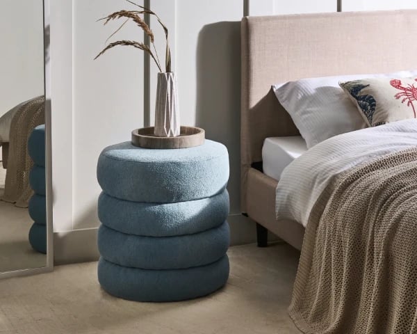 صورة مينيون مقعد مصنوع من الخشب الطبيعي