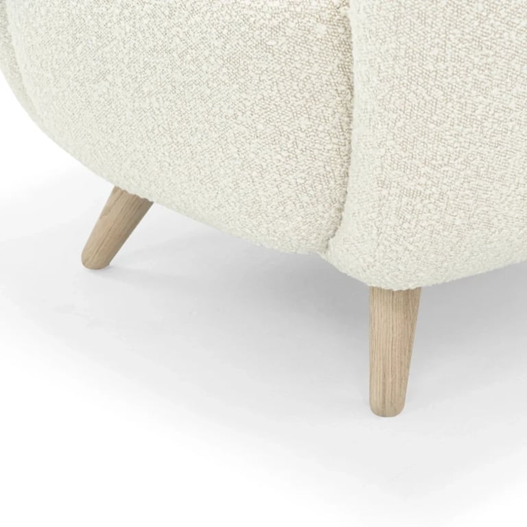 صورة كرسي لوڤيا المُدمج – خشب طبيعي بانحناءات ناعمة