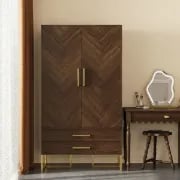 صورة دولاب أنيق خشب طبيعي -جوتشي