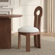 صورة كرسي هالو  المنحوت الخشبي للطعام