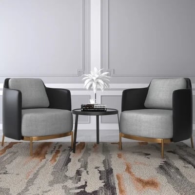 صورة كرسي ديبورا بذراعين – تصميم أنيق بقاعدة خشب طبيعي