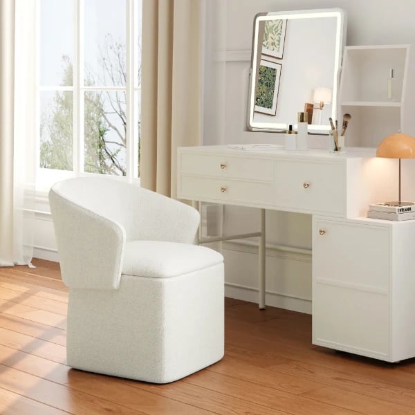 Novo Storage chair - Natural Wood Frame