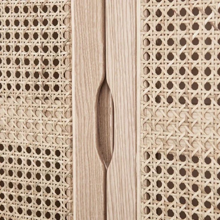 صورة دولاب جرافي خشب طبيعي مع راتان