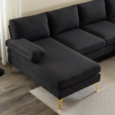 صورة مودين كنبة ركنية على شكل حرف الـ – بقاعدة من الخشب الطبيعي