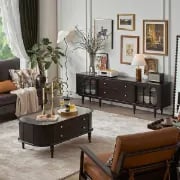 صورة طاولة تلفزيون جليم – خشب طبيعي بسطح زجاجي وأدراج ورفوف