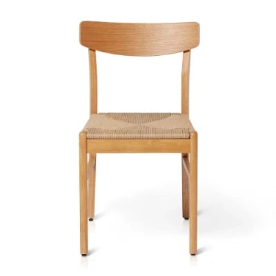 صورة كرسي طعام إلفن من الخشب الطبيعي بمقعد منسوج وظهر منحني