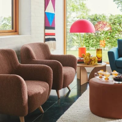 صورة كرسي لوڤيا المُدمج – خشب طبيعي بانحناءات ناعمة