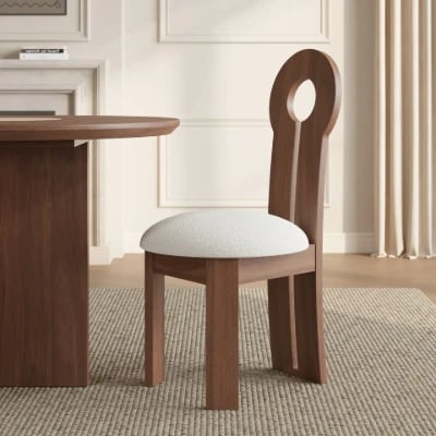 صورة كرسي هالو  المنحوت الخشبي للطعام