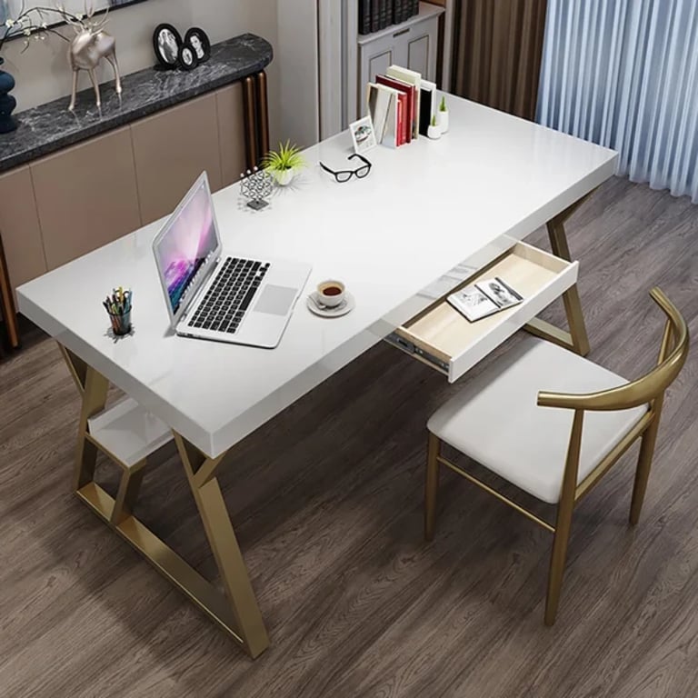 صورة كرانڤ – مكتب فاخر من الخشب الطبيعي