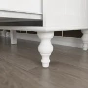 صورة دولاب خشب طبيعي لاكار