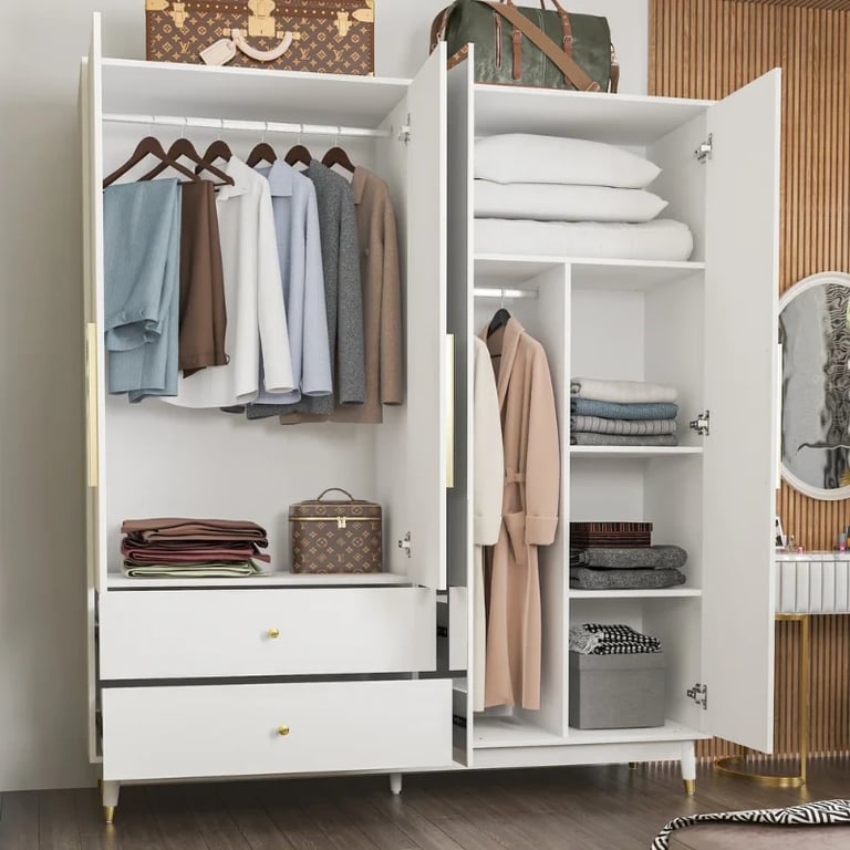 صورة دولاب خشب طبيعي مع مرآة - ميرامير