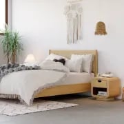 صورة طاولة غرفة نوم راتان مع خشب طبيعي - دمنال