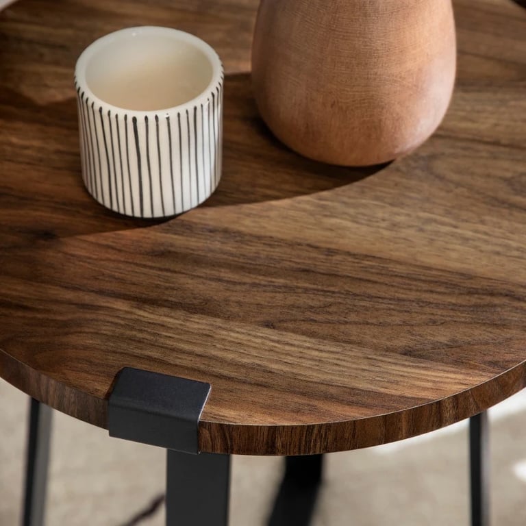 صورة طاولة جانبية دائريه - بارنيت