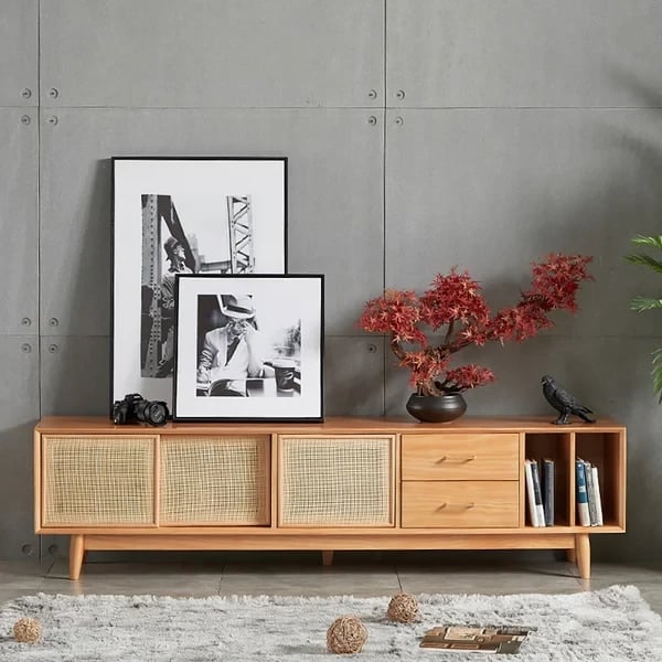 صورة ُوناري – وحدة تلفزيون من الخشب الطبيعي والراتان بتصميم عصري وأبواب منزلقة